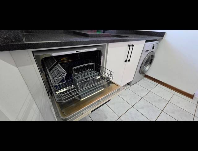 2 BEDROOM TOWNHOUSE FOR SALE IN DIE HOEWES